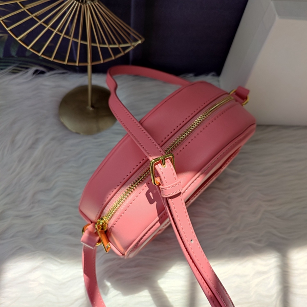 スーパーコピーブランドバッグ側面デザイン